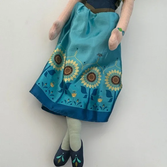 Disney Frozen Anna and Elsa Plush Dolls in Blue and Green Dresses - Picture 2 of 9
